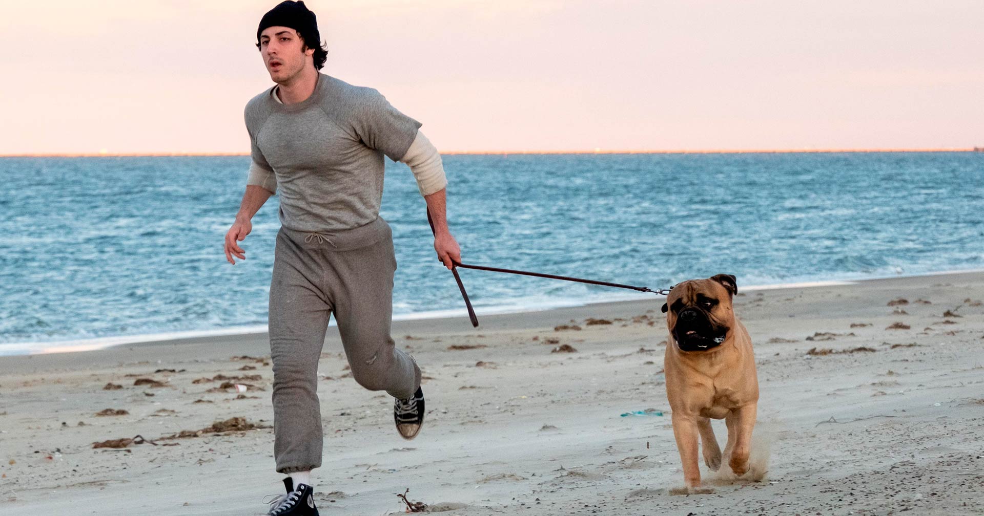 Anthony Ippolito impressiona por semelhança com Stallone em trailer de Eu Sou o Rocky