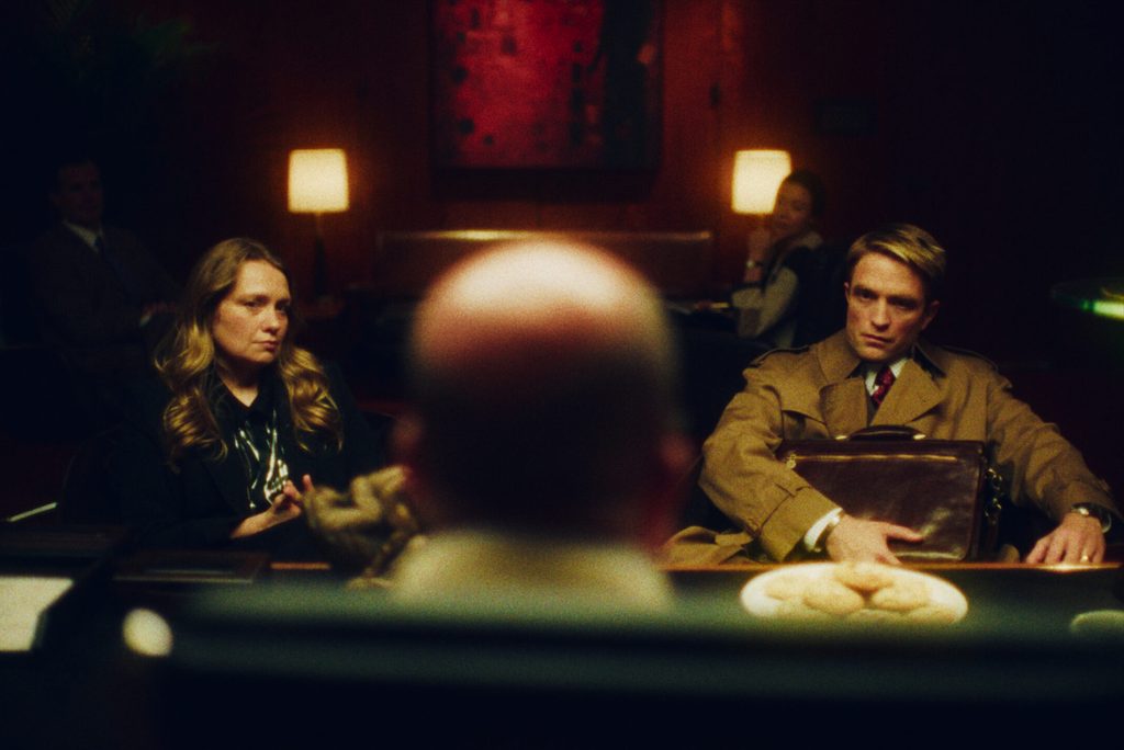 Robert Pattinson e Andie Bender em Primetime/ Foto: A24